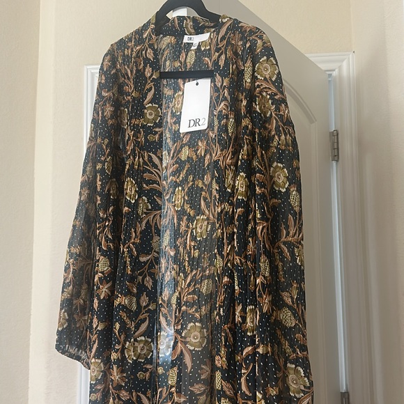 DR2 Floral Long Blouse - Navy and Tan bought in Nordstrom - Picture 3 of 4